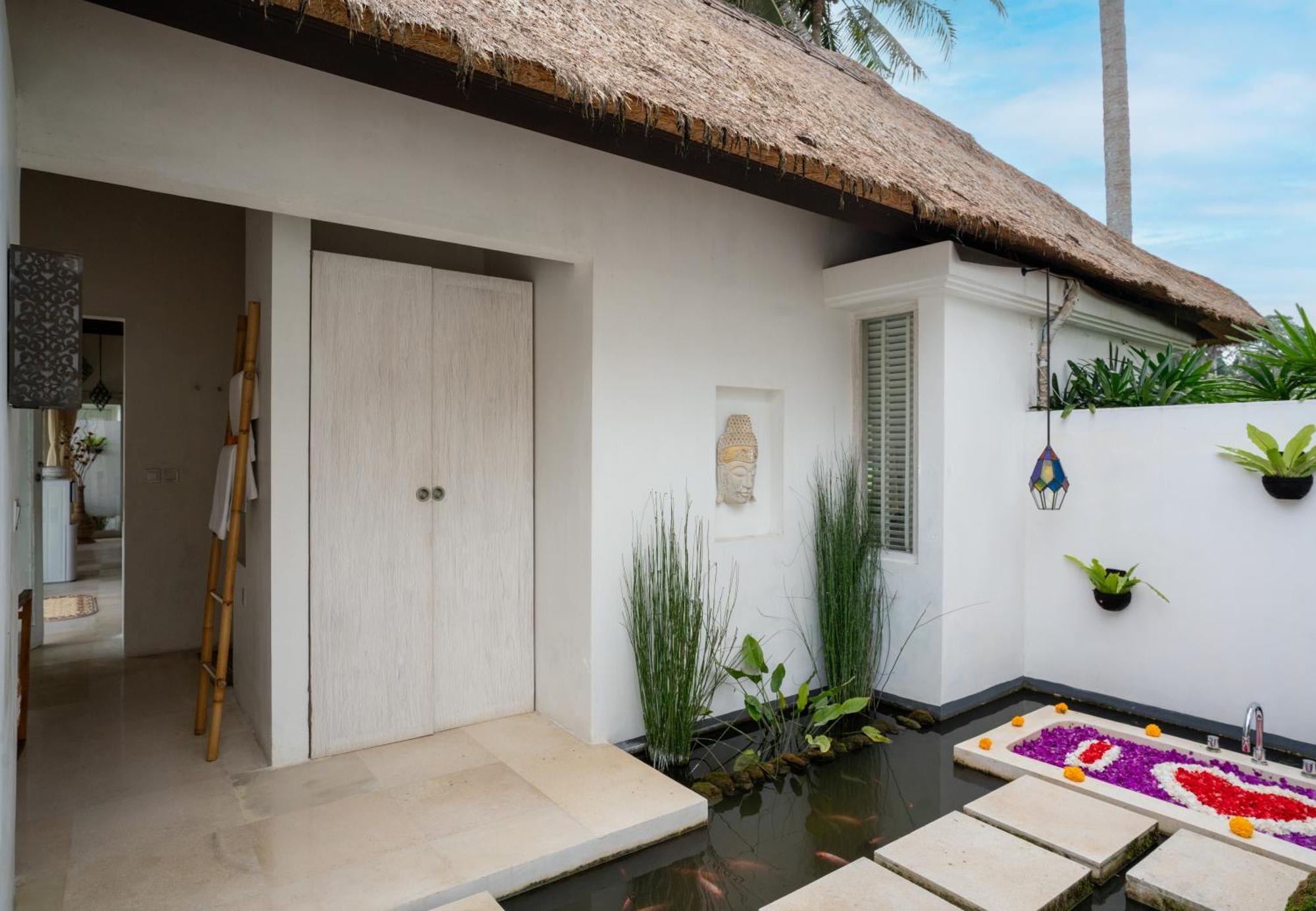 Fall In With Rose Moon Ubud
