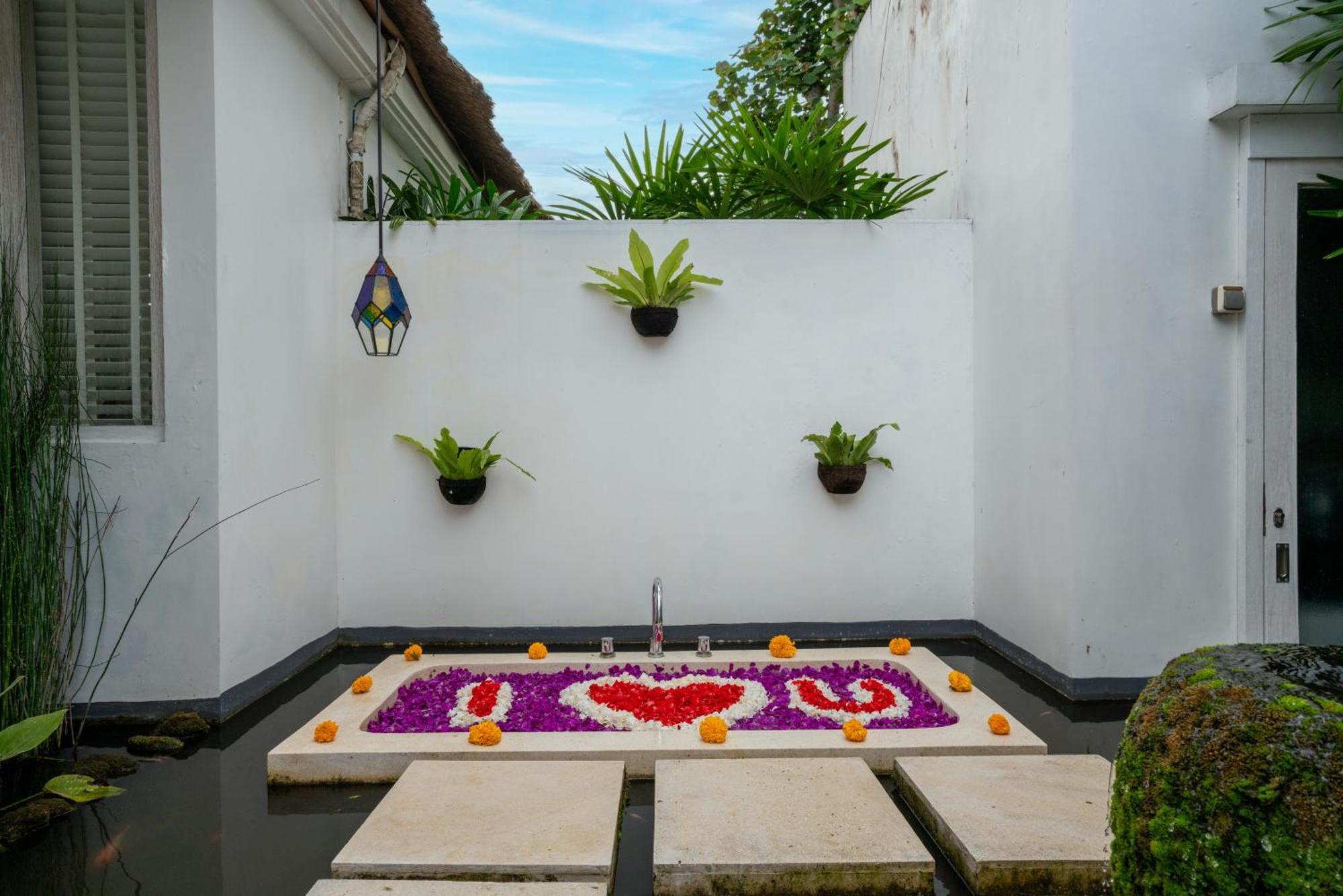 Fall In With Rose Moon Ubud